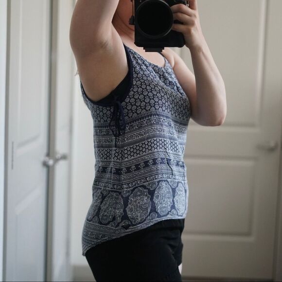 Roxy Women's Keep Me Woven Tie Side Camisole Navy Patterned Top Size Small - Picture 3 of 6